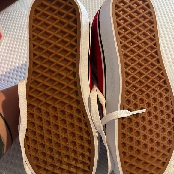 NEVER WORN!! vans Sk8-hi red with suede detail size 6.5 - Picture 3 of 6